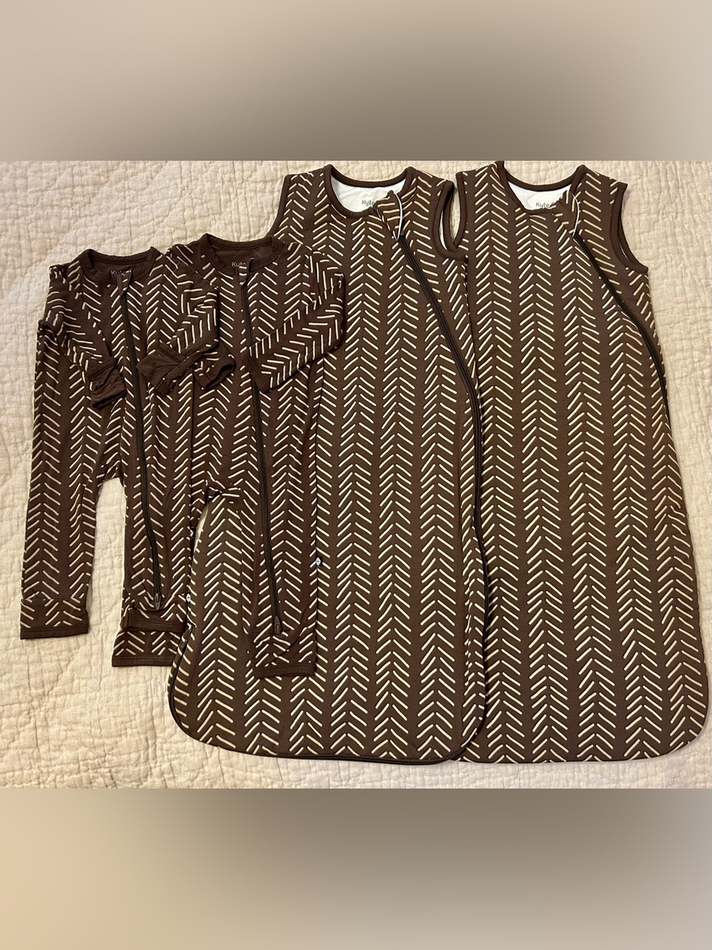 Kyte BABY 4 piece set Espresso Herringbone 2. zippered rompers and 2 sleep bags